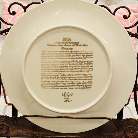 N28-Lenox Christmas Trees Around the World Plate HUNGARY 2005 - Picture 4 of 7